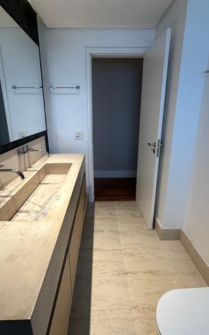 Apartamento à venda com 196m², 3 quartos e 3 vagas Apartamento à venda com 196m², 3 quartos e 3 vagasBanheiro da Suíte 1