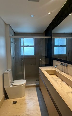 Apartamento à venda com 196m², 3 quartos e 3 vagas Apartamento à venda com 196m², 3 quartos e 3 vagasBanheiro da Suíte 1