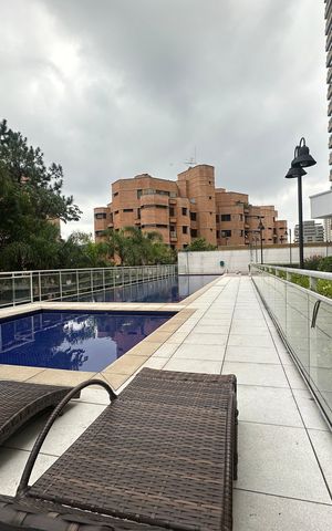 Apartamento à venda com 196m², 3 quartos e 3 vagas Apartamento à venda com 196m², 3 quartos e 3 vagasÁrea comum - Piscina