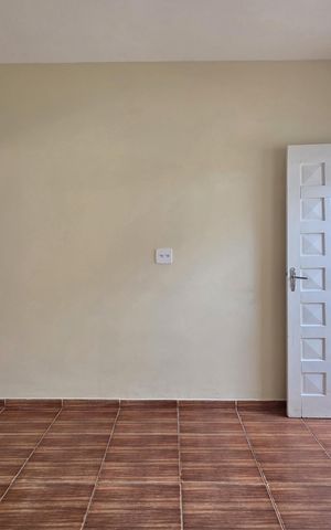 Casa à venda com 80m², 3 quartos e 2 vagas Casa à venda com 80m², 3 quartos e 2 vagasSala