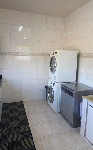 Casa à venda com 637m², 3 quartos e 1 vagaCozinha e Área de Serviço
