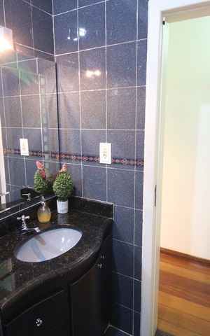 Casa à venda com 637m², 3 quartos e 1 vagaBanheiro 1