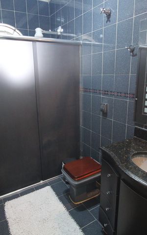 Casa à venda com 637m², 3 quartos e 1 vagaBanheiro 1