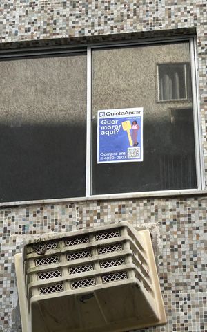 Apartamento à venda com 57m², 2 quartos e 1 vagaFachada + plaquinha