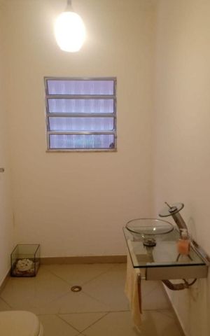 Casa à venda com 200m², 3 quartos e 1 vaga Casa à venda com 200m², 3 quartos e 1 vagaBanheiro