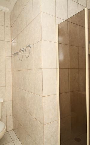 Casa à venda com 66m², 3 quartos e 1 vagaBanheiro