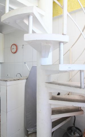 Casa à venda com 66m², 3 quartos e 1 vagaÁrea de Serviço