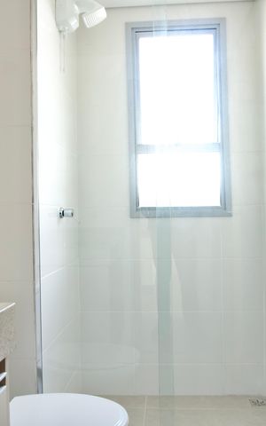 Apartamento à venda com 105m², 2 quartos e 2 vagas Apartamento à venda com 105m², 2 quartos e 2 vagasBanheiro da Suíte 2