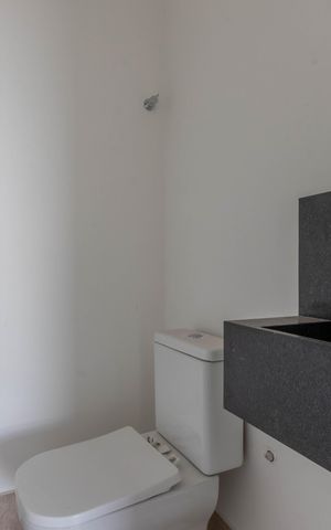 Apartamento à venda com 352m², 4 quartos e 4 vagas Apartamento à venda com 352m², 4 quartos e 4 vagasLavabo