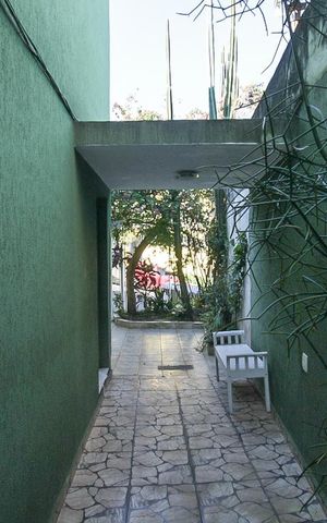 Casa à venda com 120m², 4 quartos e 2 vagas Casa à venda com 120m², 4 quartos e 2 vagasCorredor