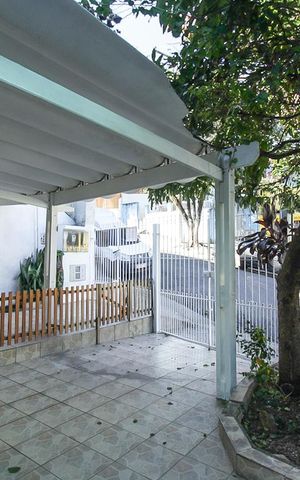 Casa à venda com 120m², 4 quartos e 2 vagas Casa à venda com 120m², 4 quartos e 2 vagasGaragem