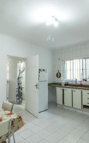 Casa à venda com 120m², 4 quartos e 2 vagas Casa à venda com 120m², 4 quartos e 2 vagasCozinha
