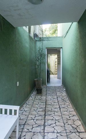 Casa à venda com 120m², 4 quartos e 2 vagas Casa à venda com 120m², 4 quartos e 2 vagasCorredor