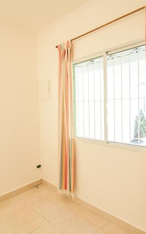 Casa à venda com 120m², 4 quartos e 2 vagas Casa à venda com 120m², 4 quartos e 2 vagasSala