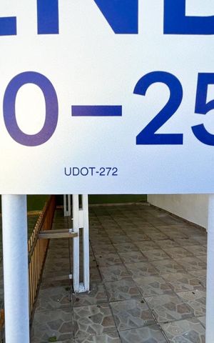 Casa à venda com 120m², 4 quartos e 2 vagas Casa à venda com 120m², 4 quartos e 2 vagasPlaca