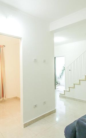 Casa à venda com 120m², 4 quartos e 2 vagas Casa à venda com 120m², 4 quartos e 2 vagasSala