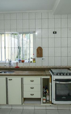 Casa à venda com 120m², 4 quartos e 2 vagas Casa à venda com 120m², 4 quartos e 2 vagasCozinha