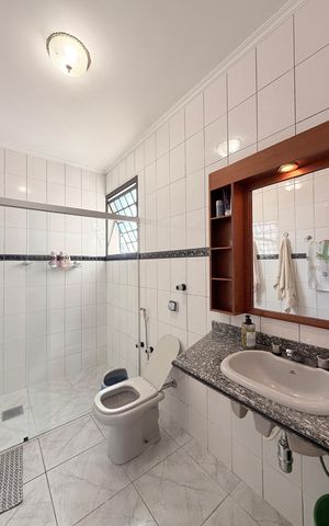 Casa à venda com 250m², 3 quartos e 2 vagasBanheiro Social