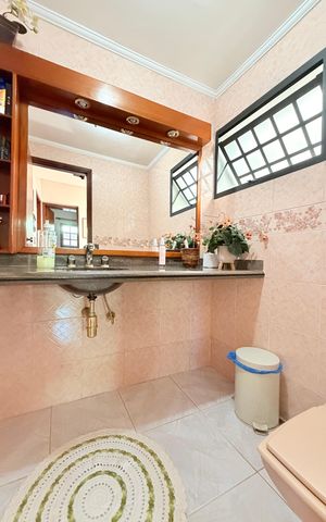 Casa à venda com 250m², 3 quartos e 2 vagasLavabo