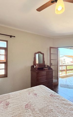Casa à venda com 250m², 3 quartos e 2 vagasSuíte
