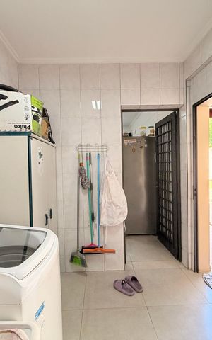 Casa à venda com 250m², 3 quartos e 2 vagasÁrea de Serviço