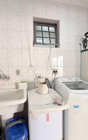 Casa à venda com 250m², 3 quartos e 2 vagasÁrea de Serviço