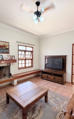 Casa à venda com 250m², 3 quartos e 2 vagasSala