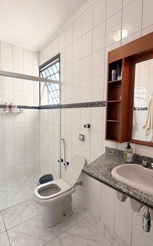 Casa à venda com 250m², 3 quartos e 2 vagasBanheiro Social