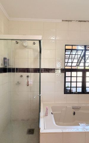 Casa à venda com 250m², 3 quartos e 2 vagasBanheiro da Suíte