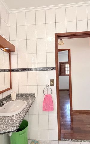 Casa à venda com 250m², 3 quartos e 2 vagasBanheiro Social