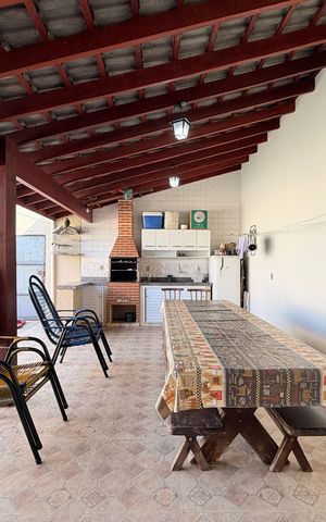 Casa à venda com 250m², 3 quartos e 2 vagasQuintal