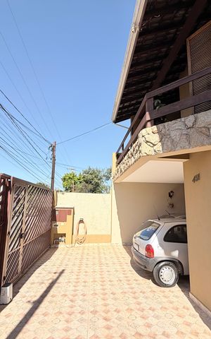 Casa à venda com 250m², 3 quartos e 2 vagasGaragem