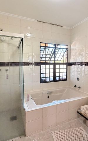 Casa à venda com 250m², 3 quartos e 2 vagasBanheiro da Suíte