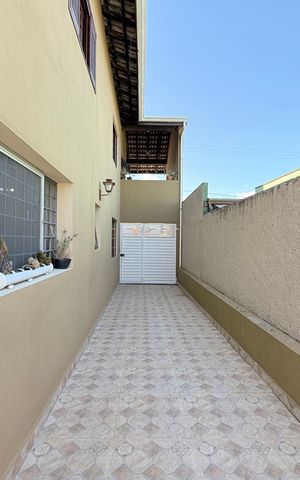 Casa à venda com 250m², 3 quartos e 2 vagasGaragem
