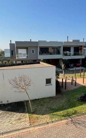 Casa de condomínio para alugar com 180m², 2 quartos e 2 vagas Casa de condomínio para alugar com 180m², 2 quartos e 2 vagasÁrea Externa
