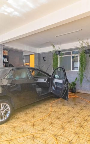 Casa à venda com 228m², 5 quartos e 2 vagas Casa à venda com 228m², 5 quartos e 2 vagasGaragem