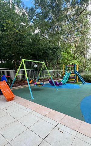 Apartamento à venda com 128m², 3 quartos e 2 vagas Apartamento à venda com 128m², 3 quartos e 2 vagasÁrea comum - Playground