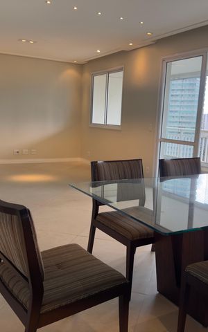 Apartamento à venda com 128m², 3 quartos e 2 vagas Apartamento à venda com 128m², 3 quartos e 2 vagasSala