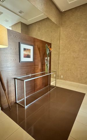 Apartamento à venda com 128m², 3 quartos e 2 vagas Apartamento à venda com 128m², 3 quartos e 2 vagasHall social