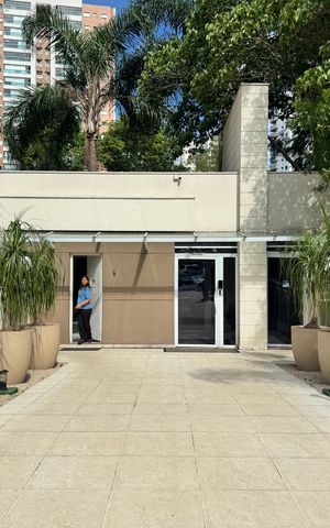Apartamento à venda com 128m², 3 quartos e 2 vagas Apartamento à venda com 128m², 3 quartos e 2 vagasEntrada interna portaria