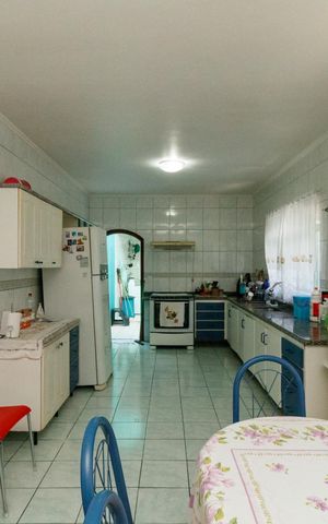 Casa à venda com 164m², 3 quartos e 2 vagas Casa à venda com 164m², 3 quartos e 2 vagasCozinha