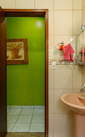 Casa à venda com 164m², 3 quartos e 2 vagas Casa à venda com 164m², 3 quartos e 2 vagasBanheiro 3