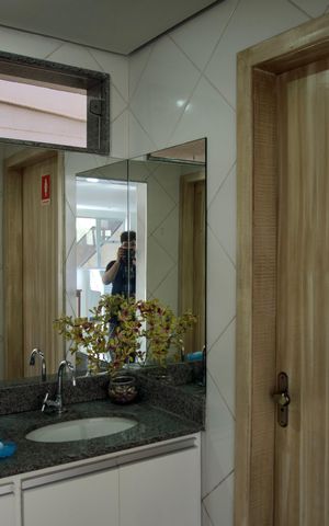Apartamento para alugar com 200m², 4 quartos e 2 vagas Apartamento para alugar com 200m², 4 quartos e 2 vagasÁrea Comum - Salão de Festas Banheiro