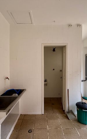 Casa à venda com 250m², 4 quartos e 5 vagas Casa à venda com 250m², 4 quartos e 5 vagasÁrea de Serviço
