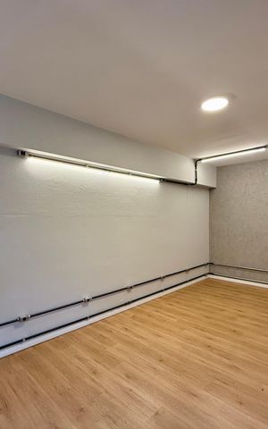 Casa à venda com 250m², 4 quartos e 5 vagas Casa à venda com 250m², 4 quartos e 5 vagasSalão de Festas