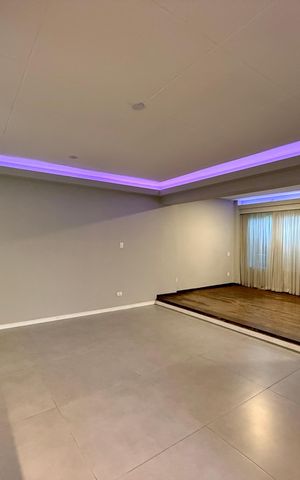Casa à venda com 250m², 4 quartos e 5 vagas Casa à venda com 250m², 4 quartos e 5 vagasSala