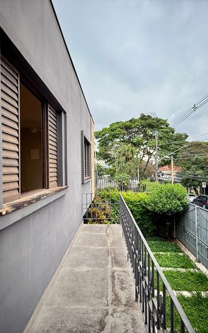 Casa à venda com 250m², 4 quartos e 5 vagas Casa à venda com 250m², 4 quartos e 5 vagasSacada Suíte 1