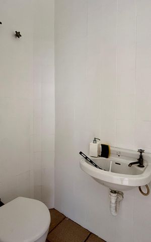 Casa à venda com 250m², 4 quartos e 5 vagas Casa à venda com 250m², 4 quartos e 5 vagasBanheiro de Serviço