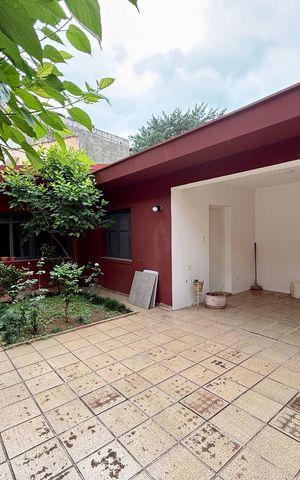 Casa à venda com 250m², 4 quartos e 5 vagas Casa à venda com 250m², 4 quartos e 5 vagasQuintal