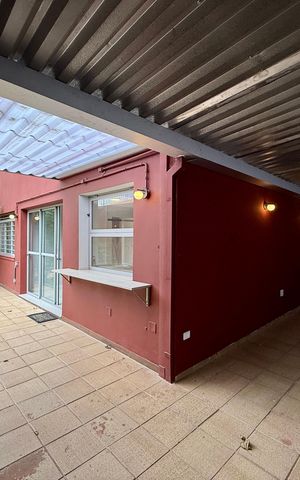 Casa à venda com 250m², 4 quartos e 5 vagas Casa à venda com 250m², 4 quartos e 5 vagasQuintal